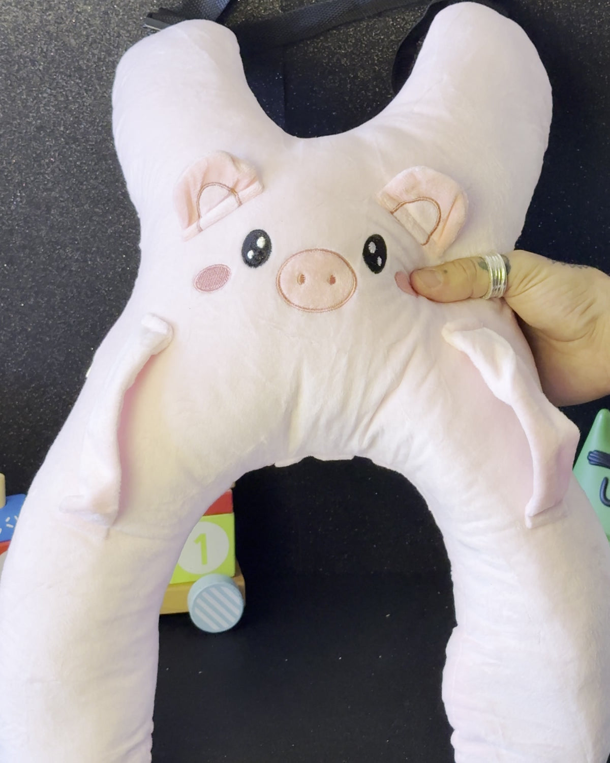 Cojín Sleepy Piggy visto de lado